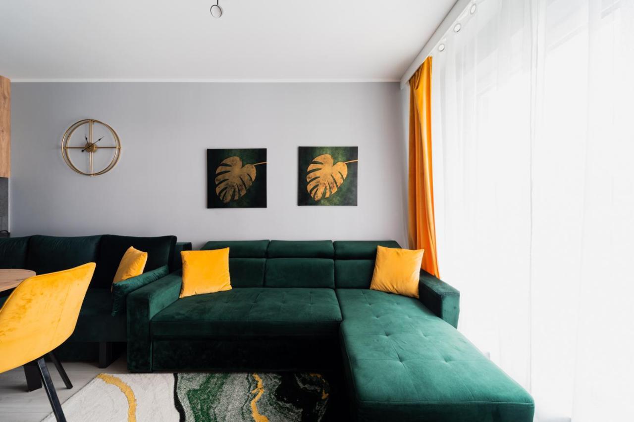 Uroczy Apartament Obok Sky Towera Apartment Вроцлав Екстериор снимка